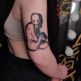 Séarlait - artiste junior - Black Hat Dublin - blackwork - The Black Hat Tattoo