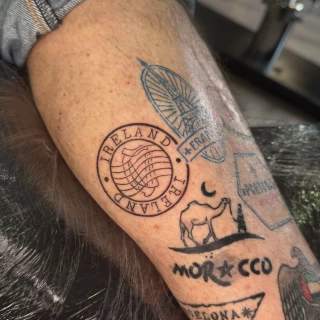Stella - artiste résidente - Black Hat Dublin - blackwork - The Black Hat Tattoo