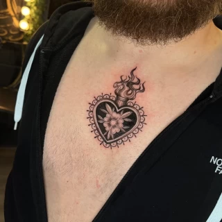 Stella - artiste résidente - Black Hat Dublin - blackwork - The Black Hat Tattoo