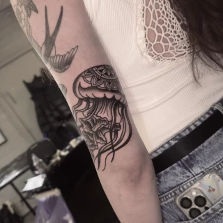Stella - artiste résidente - Black Hat Dublin - blackwork - The Black Hat Tattoo