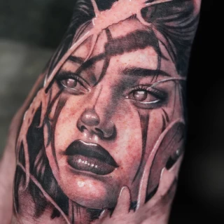 Nicolás - artiste résident - Black Hat Dublin - réalisme - The Black Hat Tattoo