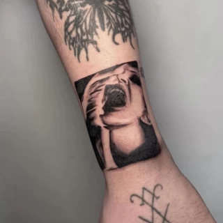 Galilea - artiste résidente - Black Hat Dublin - cybersigilism - The Black Hat Tattoo