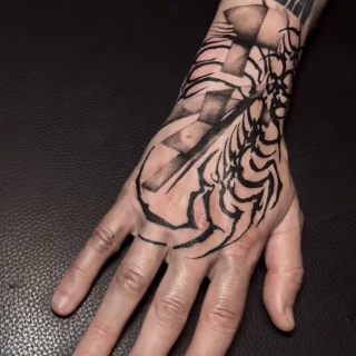 Galilea - artiste résidente - Black Hat Dublin - cybersigilism - The Black Hat Tattoo