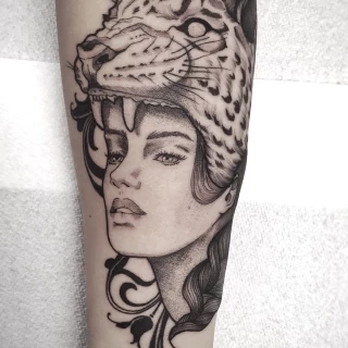 - Tatouage de Tigre - Black Hat Tattoo Nice - Femme et tête de tigre- tatouage Nice - The Black Hat Tattoo