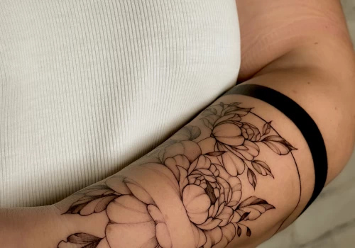 Featured image - Mère et fille _ graver un lien éternel avec un tatouage partagé- Tatouage Nice - Black Hat Tattoo Nice - The Black Hat Tattoo