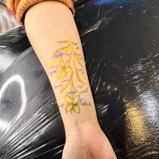 Inna - artiste résidente - Black Hat Dublin - fine line - The Black Hat Tattoo