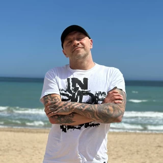 Jarek - The Black Hat Tattoo