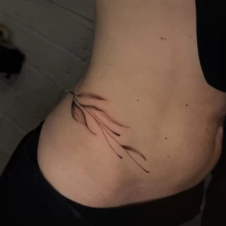 Stella - artiste résidente - Black Hat Dublin - microrealism - The Black Hat Tattoo