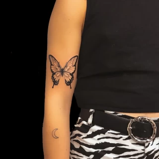 Tatouage Papillon sur le bras - Black Hat Tattoo Nice- tatouage Nice - The Black Hat Tattoo