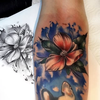 Tatouage fleur avec effet watercolor - Black Hat Tattoo Nice - tatouage Nice - The Black Hat Tattoo