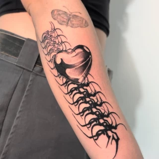 Galilea - artiste résidente - Black Hat Dublin - cybersigilism - The Black Hat Tattoo