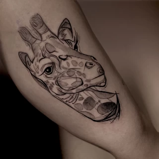 Stella - artiste résidente - Black Hat Dublin - blackwork - The Black Hat Tattoo