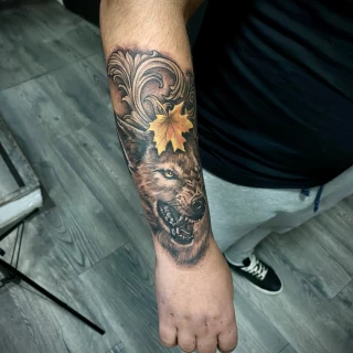 loup - Tatouage realiste, Microrealiste et portraits  - Black Hat Tattoo Nice - Tatouage Nice - The Black Hat Tattoo