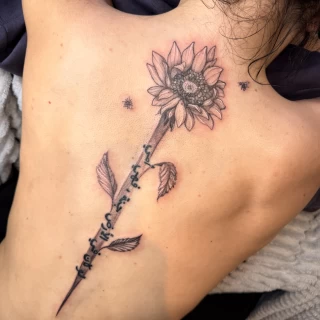 Inna - artiste résidente - Black Hat Dublin - fine line - The Black Hat Tattoo