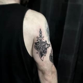 Tatouage de Tigre - Nice - Old School noir et gris - The Black Hat Tattoo