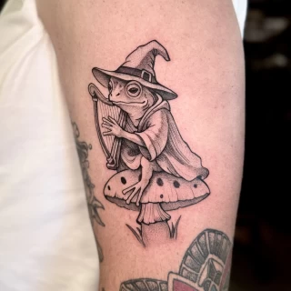 Joao - artiste résident - Black Hat Dublin - micro réalisme - The Black Hat Tattoo