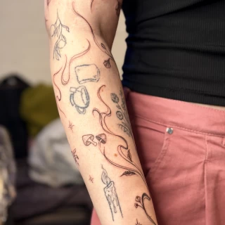 Inna - artiste résidente - Black Hat Dublin - fine line - The Black Hat Tattoo