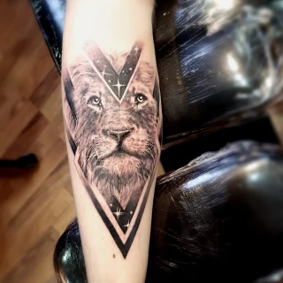 Realisme Lion Tatouage - Tatouage de Lion - Black Hat Tattoo Nice- tatouage Nice - The Black Hat Tattoo