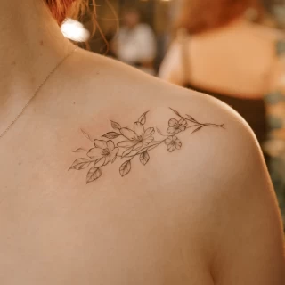 Stella - artiste résidente - Black Hat Dublin - microrealism - The Black Hat Tattoo